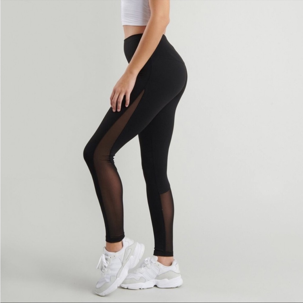 Garage side panel mesh legging
